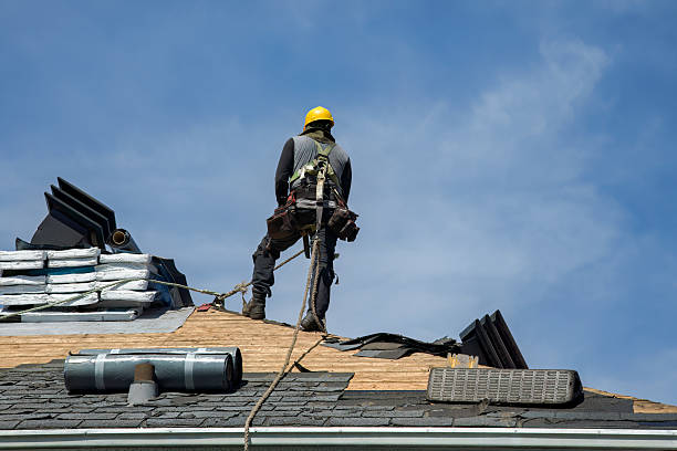 Professional Gutter Installation technician working in San Anselmo, CA